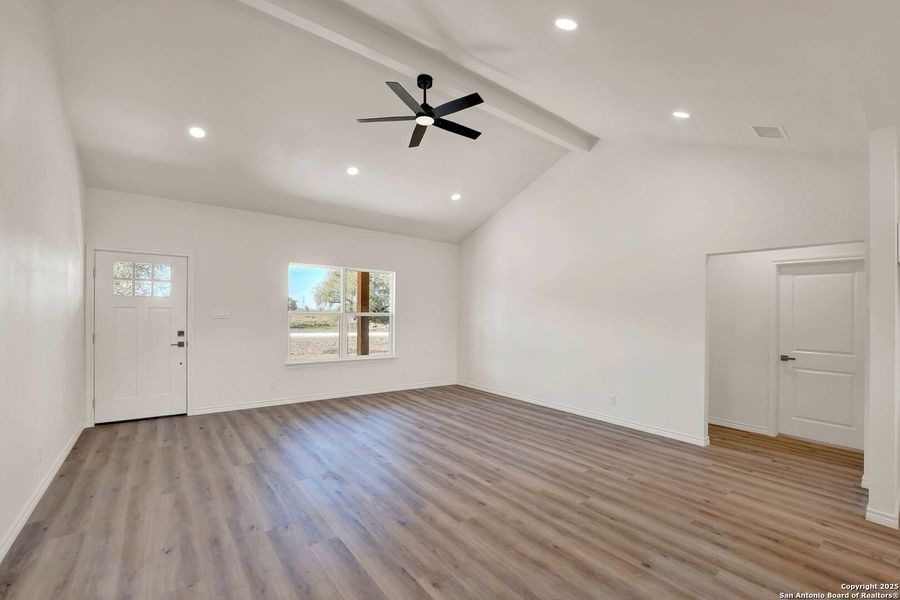 Spacious, unfurnished interior of a new home in , Hondo (Image 32).