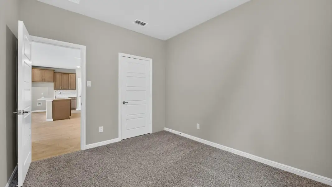 Spacious, unfurnished interior of a new home in Bluestem, Rhome (Image 23).