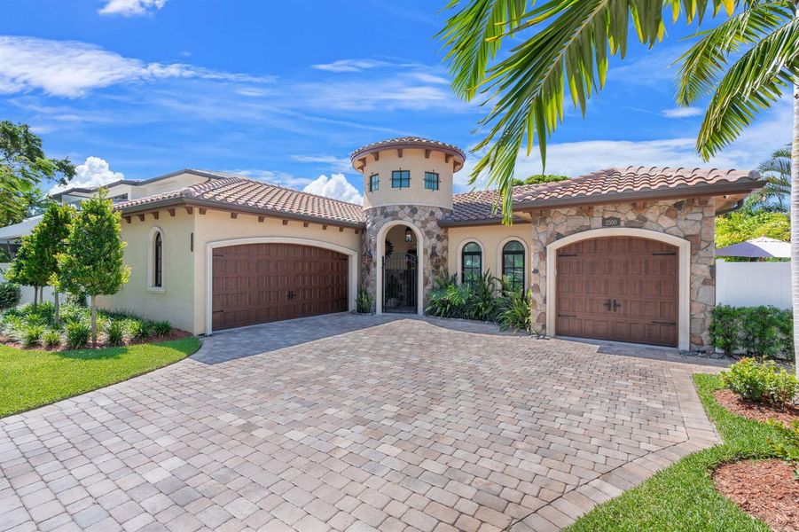 2-web-or-mls-2500 NE 14th St, Fort Laude