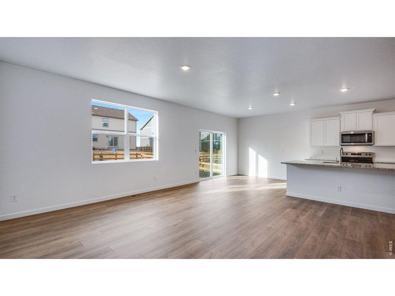 Spacious, unfurnished interior of a new home in Lakeside Canyon, Mead (Image 22). Spacious, unfurnished interior of a new home in Lakeside Canyon, Mead (Image 22).
