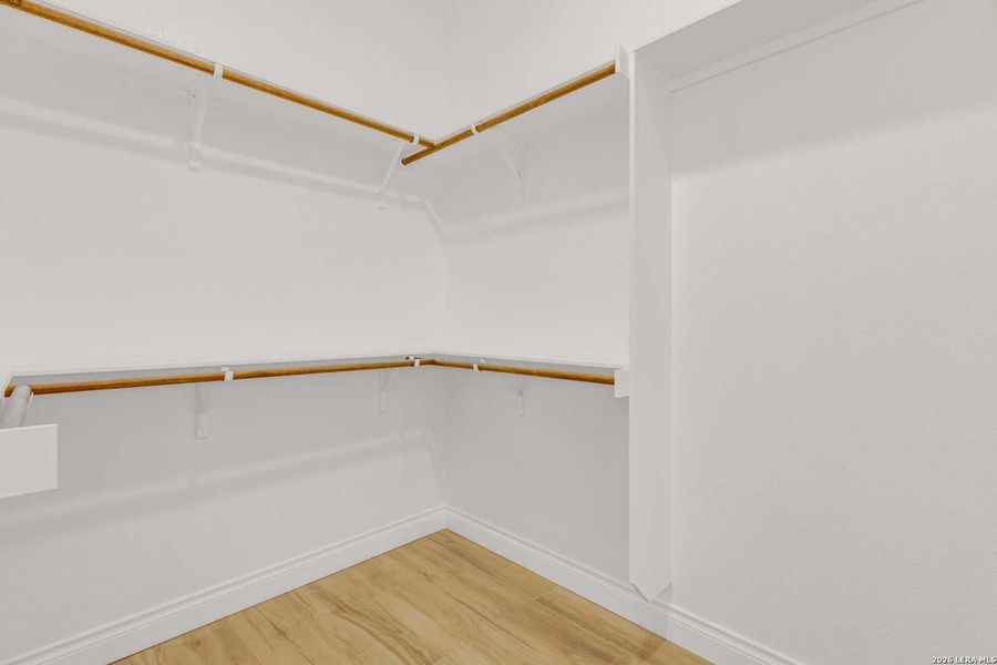 Spacious, unfurnished interior of a new home in , Bandera (Image 33).