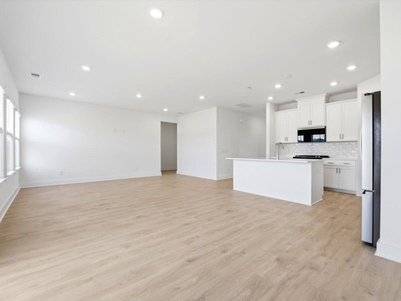 Spacious, unfurnished interior of a new home in , Summerville (Image 24).