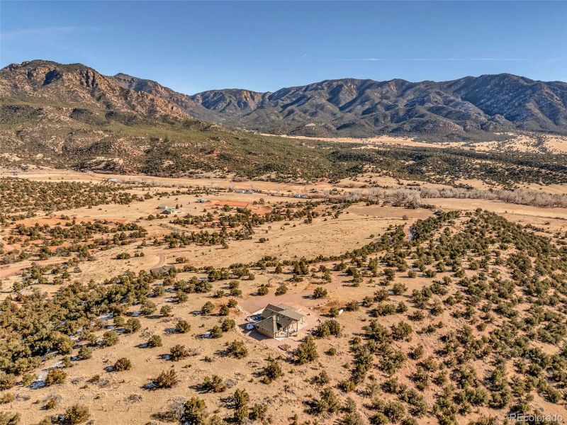 Natural landscape and outdoor views near in Cañon City (Image 41). Natural landscape and outdoor views near in Cañon City (Image 41).