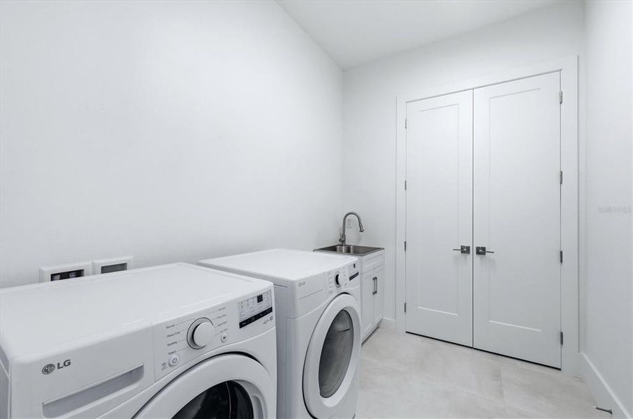 Furnished interior view inside a new home in , Sarasota (Image 13).