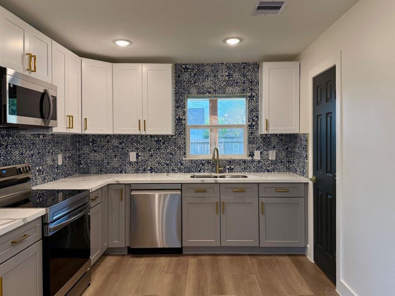 Furnished interior view inside a new home in , Baytown (Image 6).