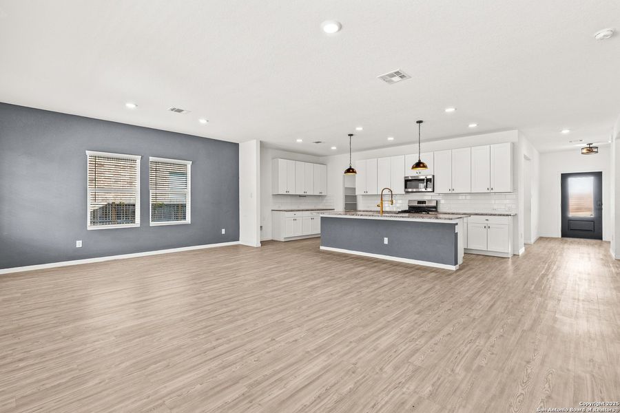 Spacious, unfurnished interior of a new home in , Bulverde (Image 24).