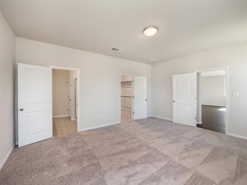 Spacious, unfurnished interior of a new home in Anthem Cottages, Kyle (Image 26).