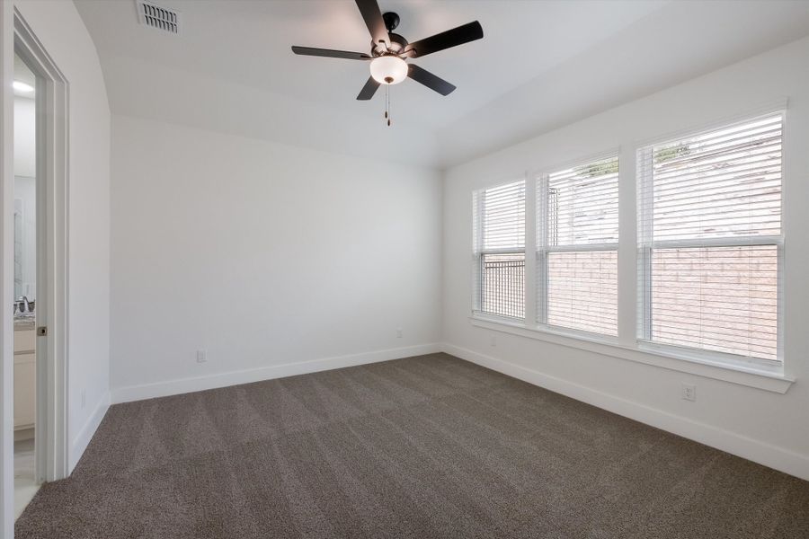 Spacious, unfurnished interior of a new home in Crown Ridge Manor, San Antonio (Image 17). Spacious, unfurnished interior of a new home in Crown Ridge Manor, San Antonio (Image 17).