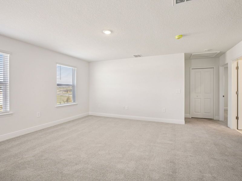 Spacious, unfurnished interior of a new home in Hamilton Bluff - Classic Series, Haines City (Image 9).
