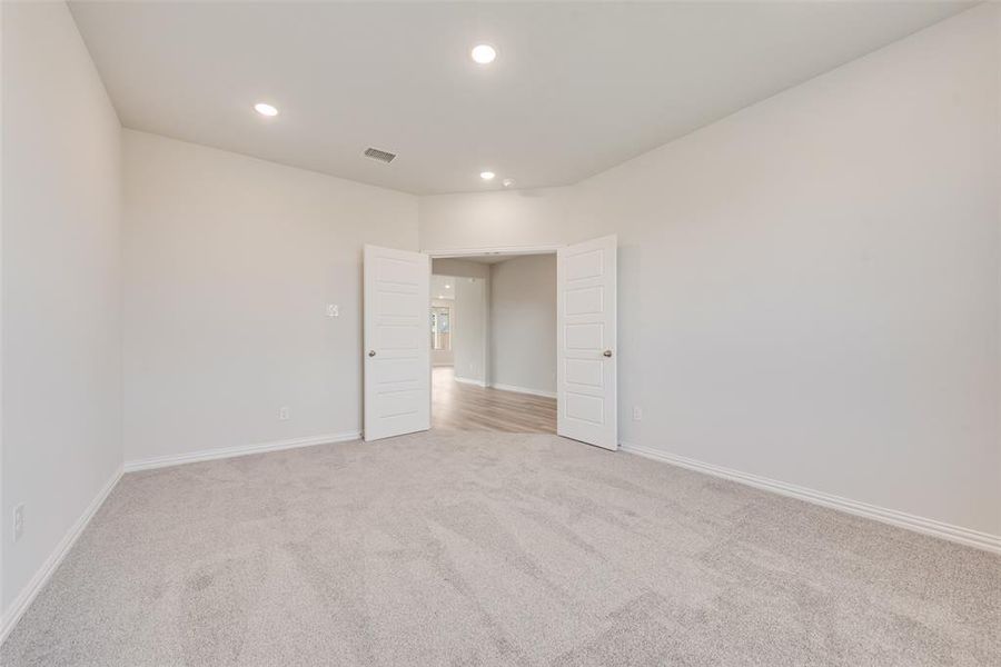 Spacious, unfurnished interior of a new home in Spiritas Ranch, Little Elm (Image 25).