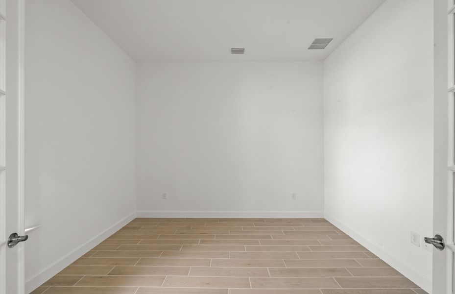 Spacious, unfurnished interior of a new home in Terreno, Naples (Image 14).