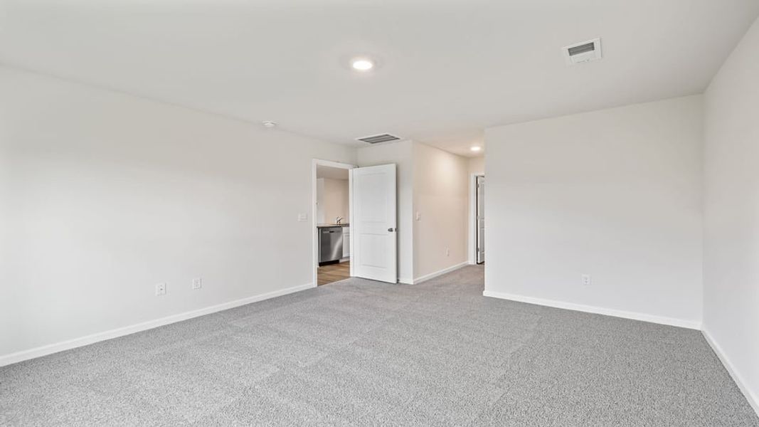 Spacious, unfurnished interior of a new home in Lakestone, Woodruff (Image 28).