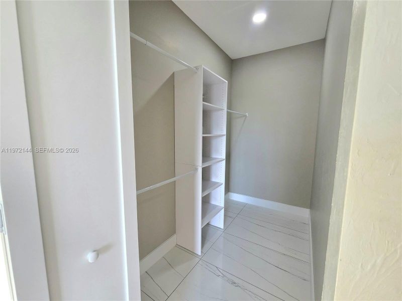 Spacious, unfurnished interior of a new home in , Lehigh Acres (Image 17).