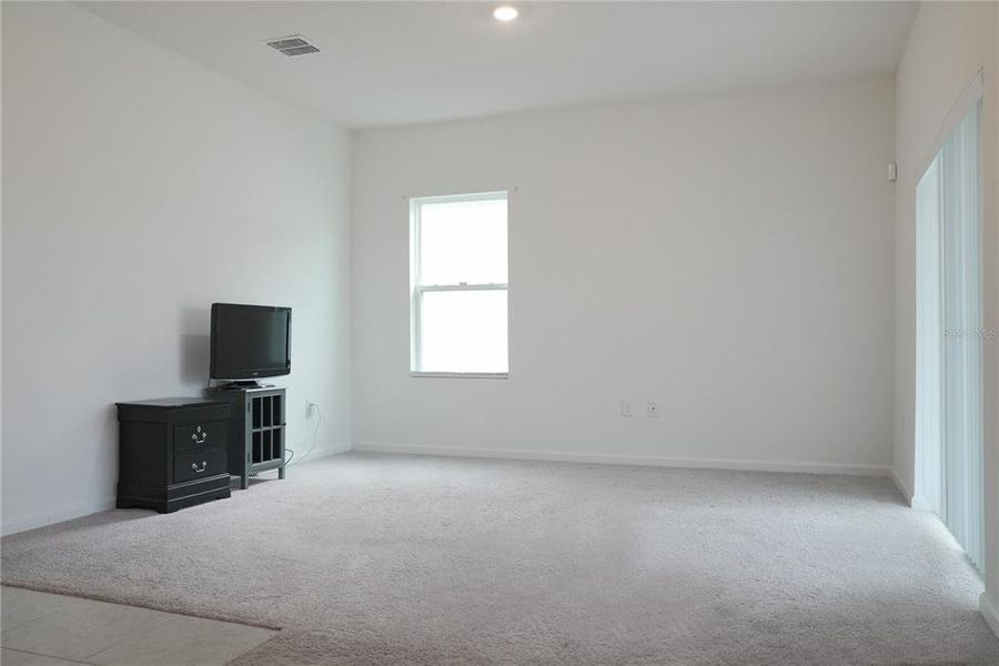 Spacious, unfurnished interior of a new home in , Lake Wales (Image 11).