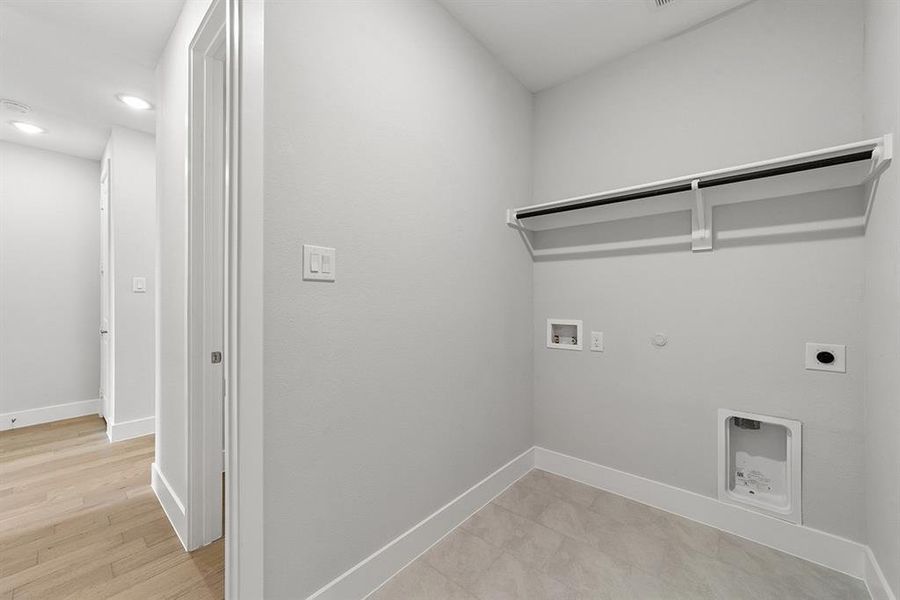 Spacious, unfurnished interior of a new home in , Prosper (Image 22).