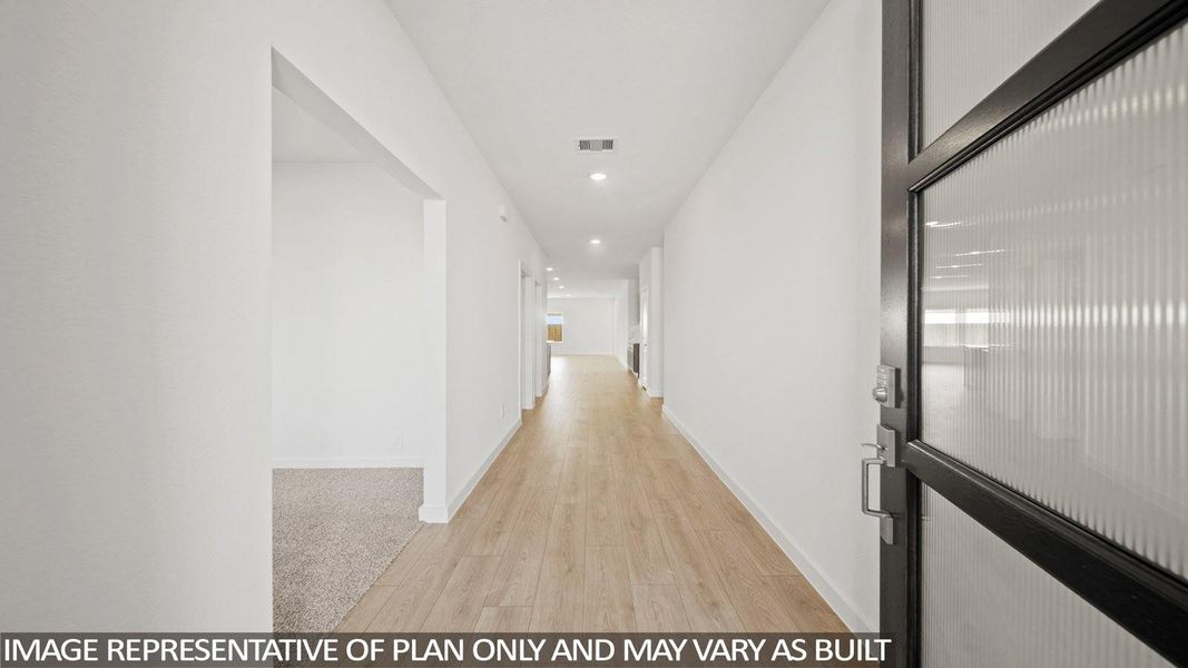 Spacious, unfurnished interior of a new home in Riverside Estates, Mont Belvieu (Image 17).
