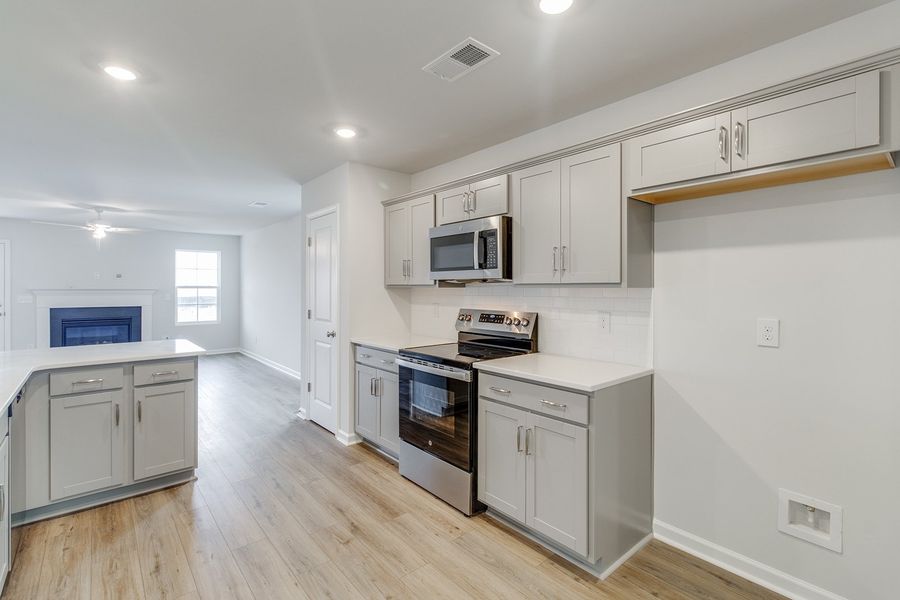 Furnished interior view inside a new home in Winston Point, Gilbert (Image 10).