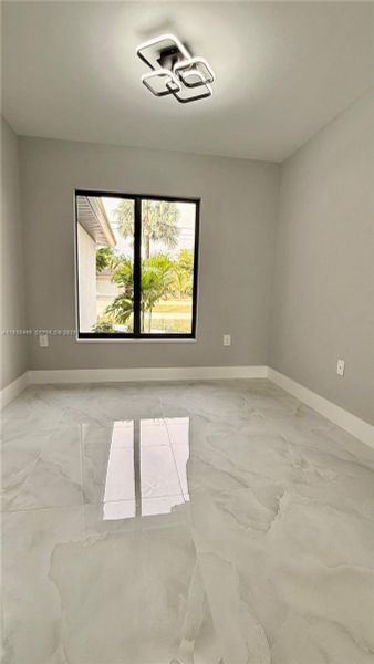 Spacious, unfurnished interior of a new home in , Lehigh Acres (Image 11).
