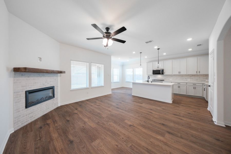 Spacious, unfurnished interior of a new home in Verandah, Royse City (Image 17).