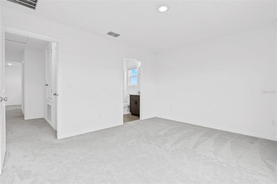 Spacious, unfurnished interior of a new home in , Winter Garden (Image 30).
