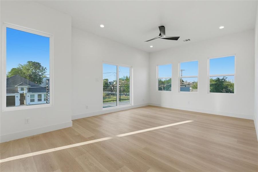 Spacious, unfurnished interior of a new home in , Dallas (Image 27).
