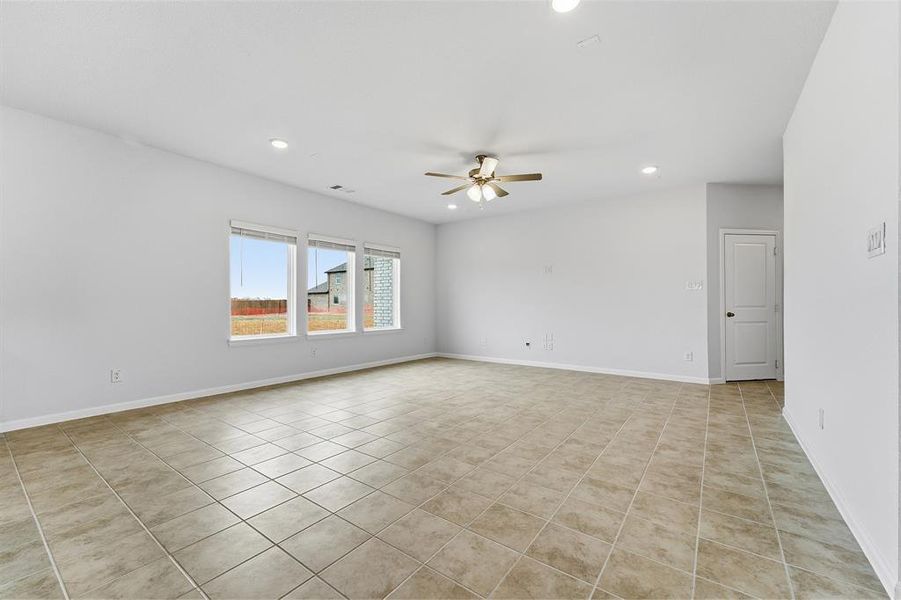 Spacious, unfurnished interior of a new home in Saddlebrook Estates, Waxahachie (Image 20).