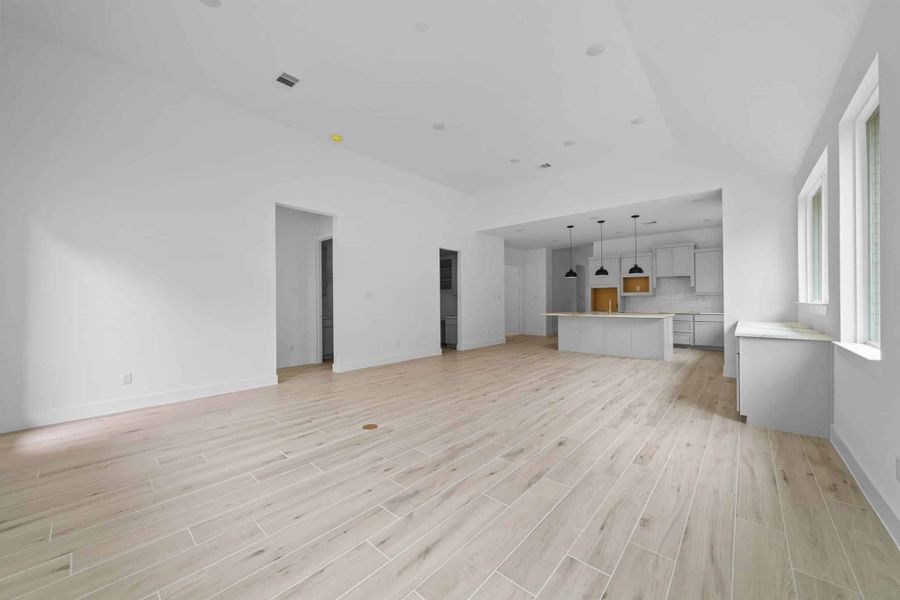 Spacious, unfurnished interior of a new home in Kresston, Montgomery (Image 14).
