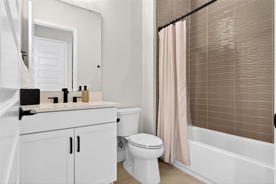 Furnished interior view inside a new home in , Venice (Image 48).