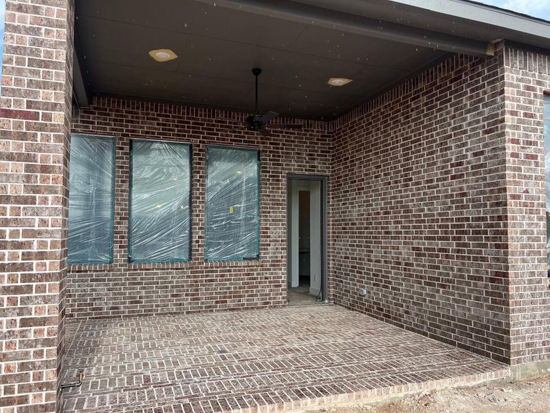 Exterior details and patio area of a home in Wood Leaf Reserve, Tomball (Image 2).