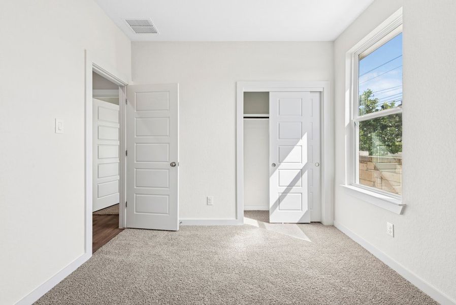 Spacious, unfurnished interior of a new home in Park Hill Commons, San Antonio (Image 15). Spacious, unfurnished interior of a new home in Park Hill Commons, San Antonio (Image 15).