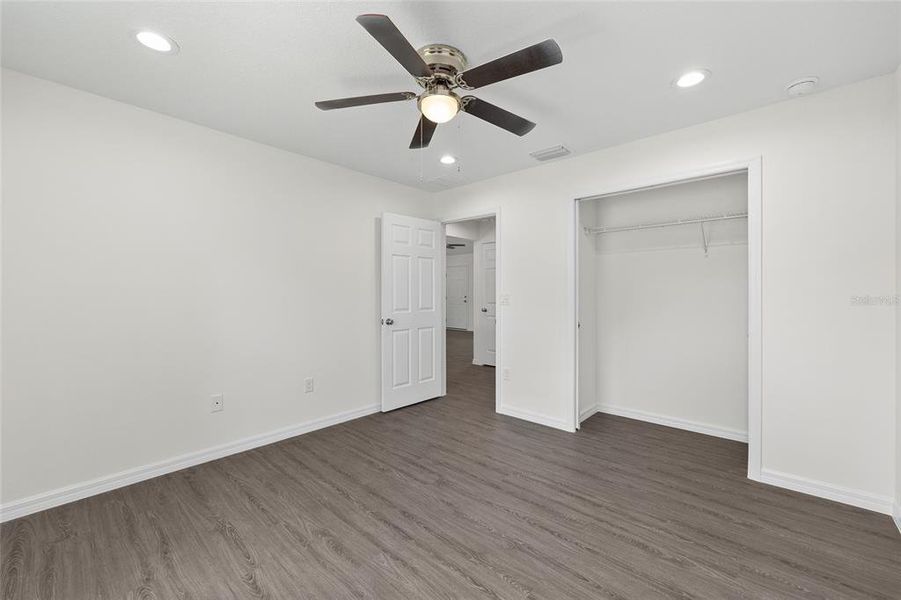 Spacious, unfurnished interior of a new home in , Dunnellon (Image 28).