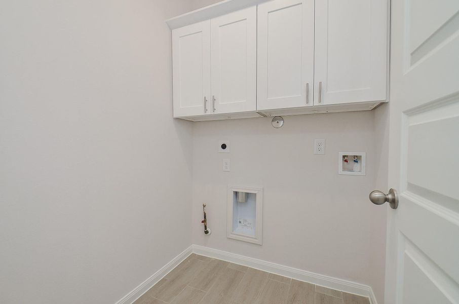 Discover the utility room that is inside the home. Discover the utility room that is inside the home.