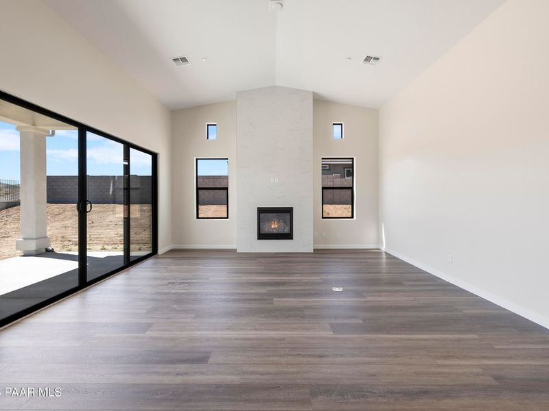 Spacious, unfurnished interior of a new home in Hidden Hills, Prescott (Image 19).