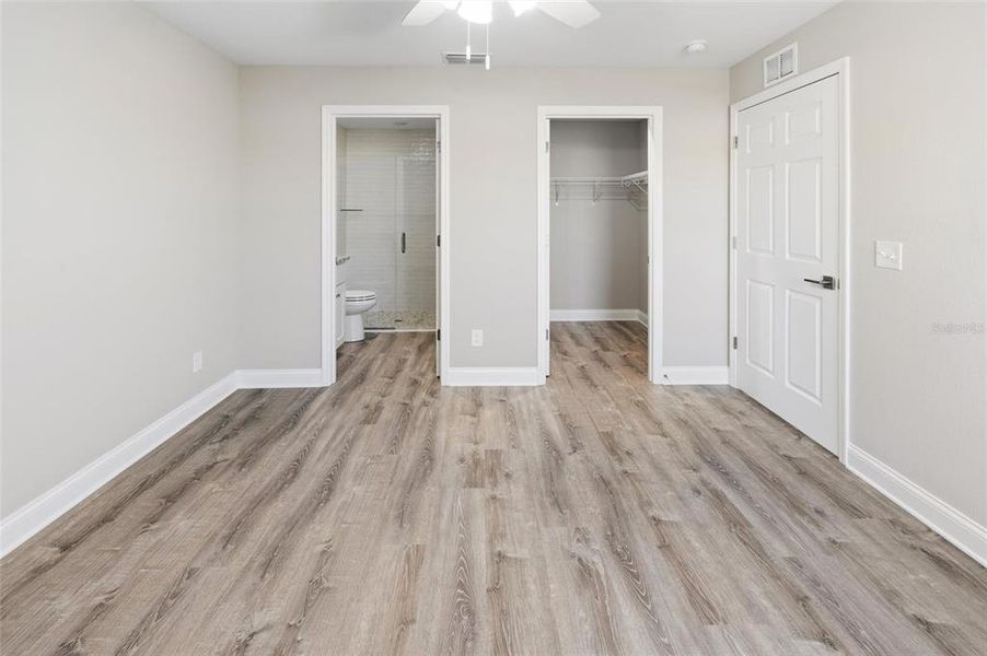 Spacious, unfurnished interior of a new home in , Frostproof (Image 24).