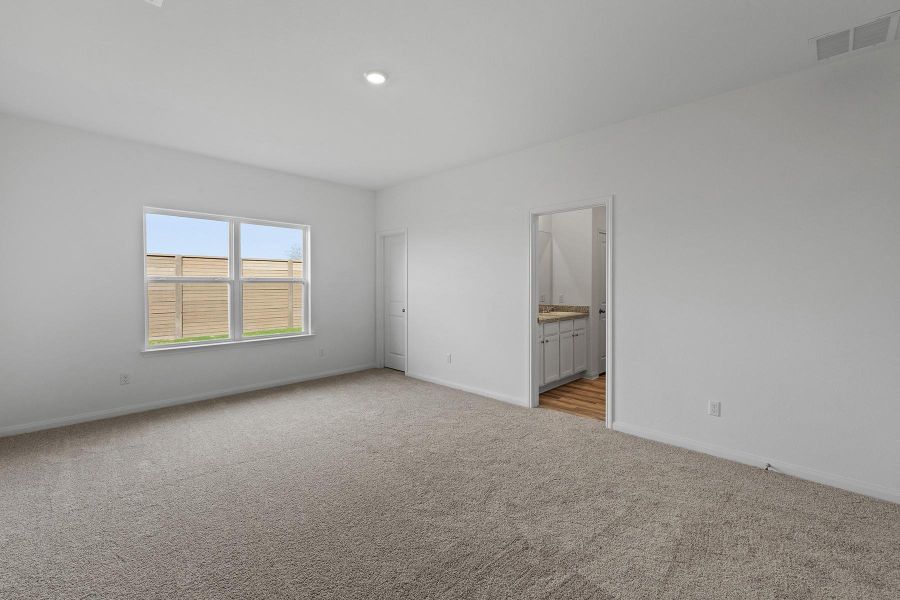 Spacious, unfurnished interior of a new home in , Elgin (Image 5).