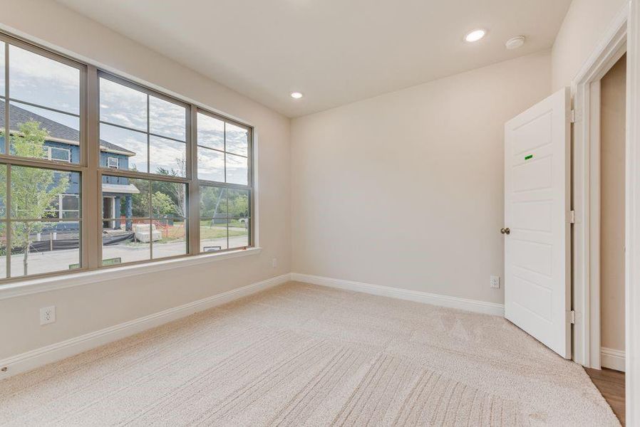 Spacious, unfurnished interior of a new home in Bayside, Rowlett (Image 27).