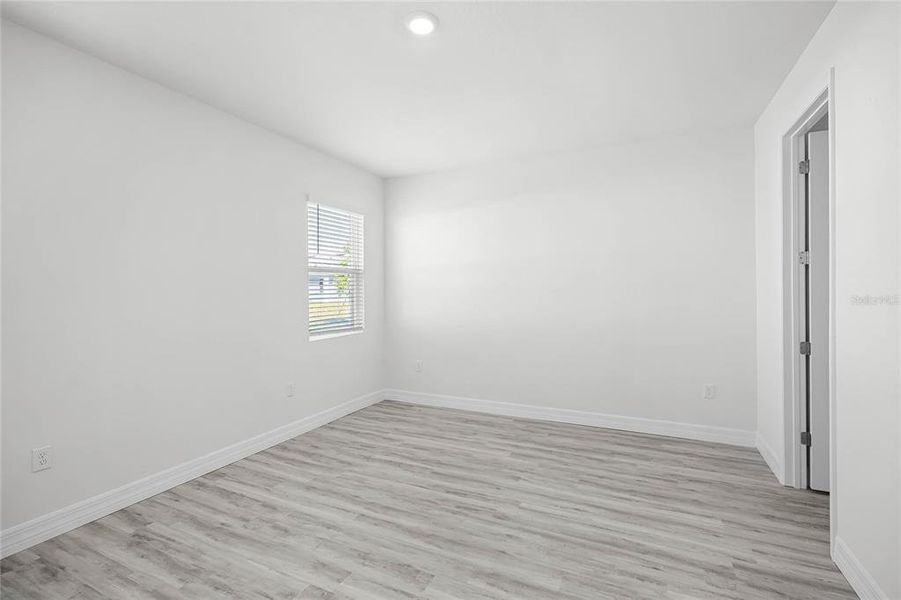 Spacious, unfurnished interior of a new home in , Lakeland (Image 14).