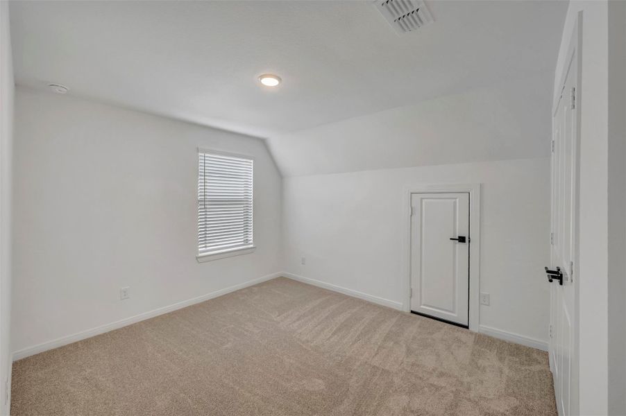 Spacious, unfurnished interior of a new home in Austin Point, Richmond (Image 35).
