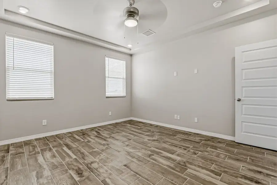 Spacious, unfurnished interior of a new home in Paseo del Este, El Paso (Image 52). Spacious, unfurnished interior of a new home in Paseo del Este, El Paso (Image 52).
