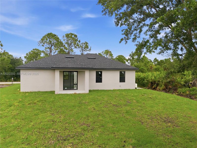 Exterior details and patio area of a home in , Lehigh Acres (Image 3).