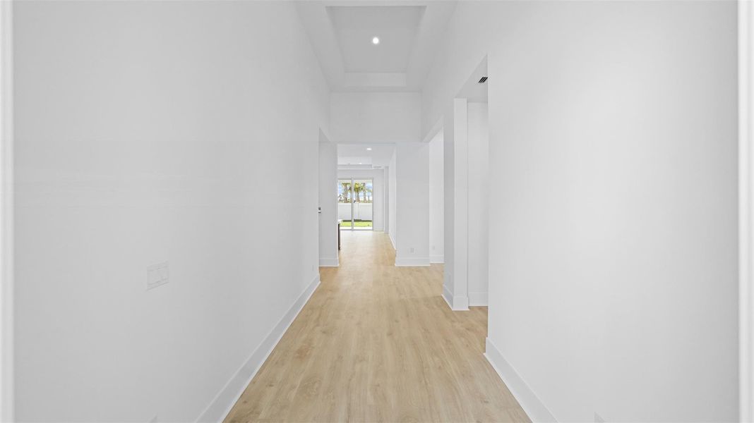 Spacious, unfurnished interior of a new home in Esprit at Avenir, Palm Beach Gardens (Image 34).