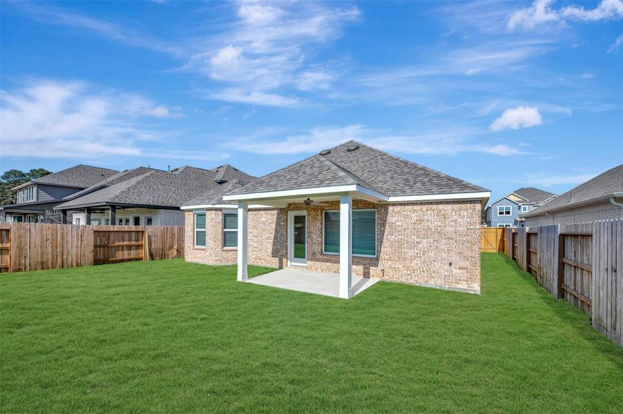Exterior details and patio area of a home in Sorella, Tomball (Image 3).