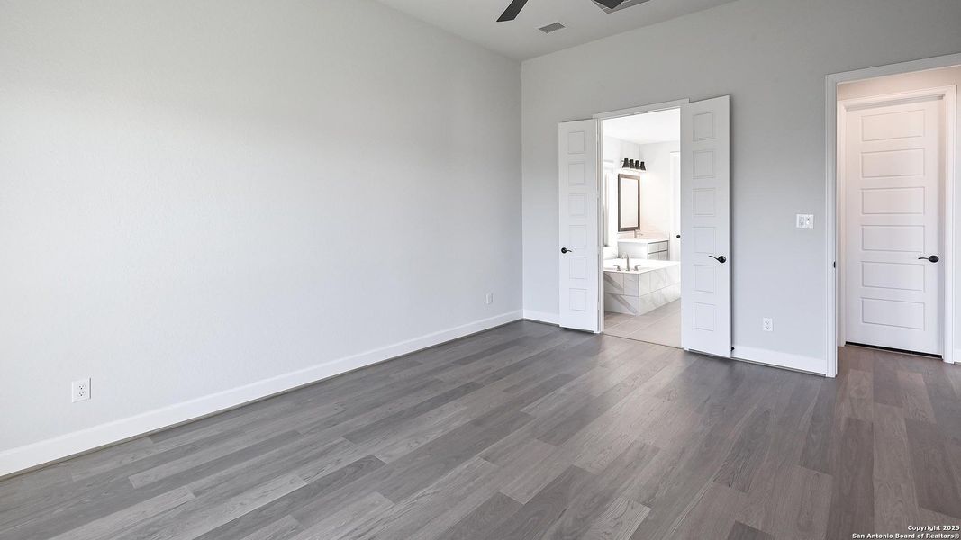 Spacious, unfurnished interior of a new home in Johnson Ranch 55', Bulverde (Image 22). Spacious, unfurnished interior of a new home in Johnson Ranch 55', Bulverde (Image 22).