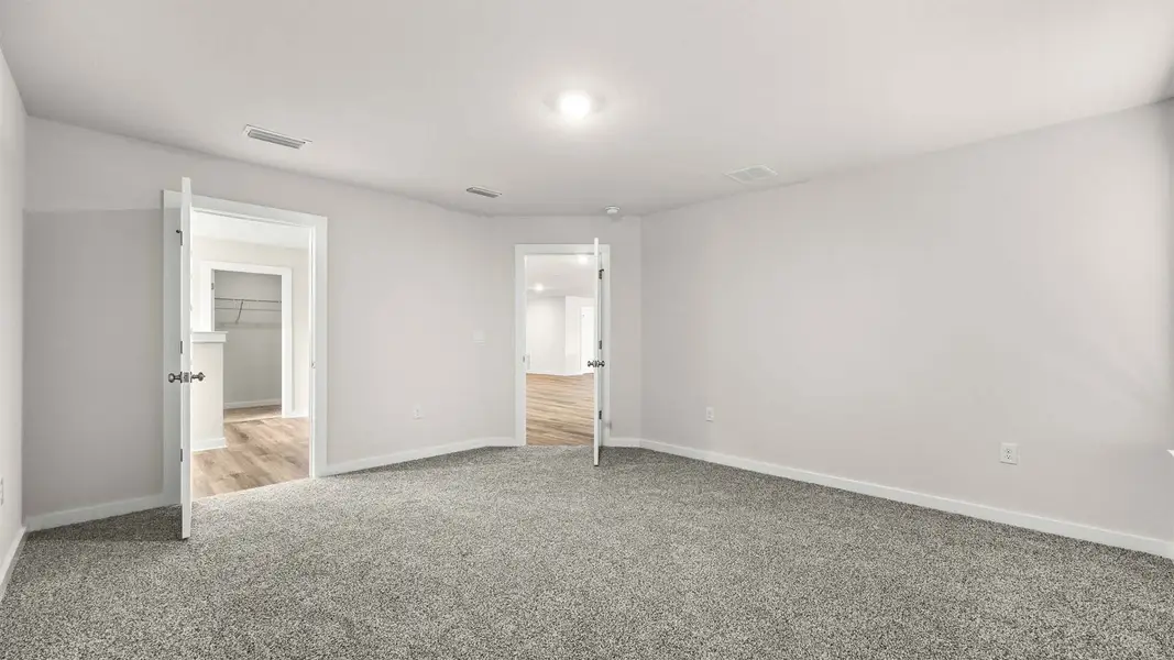 Spacious, unfurnished interior of a new home in Sunny Hills, Chipley (Image 23).