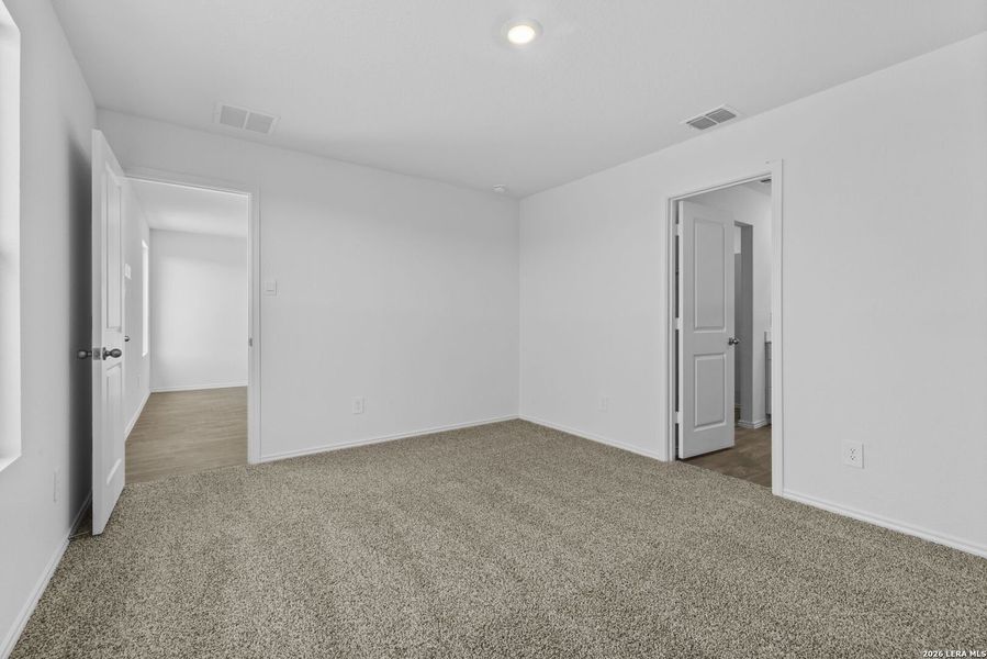 Spacious, unfurnished interior of a new home in Arroyo Ranch, Seguin (Image 14).