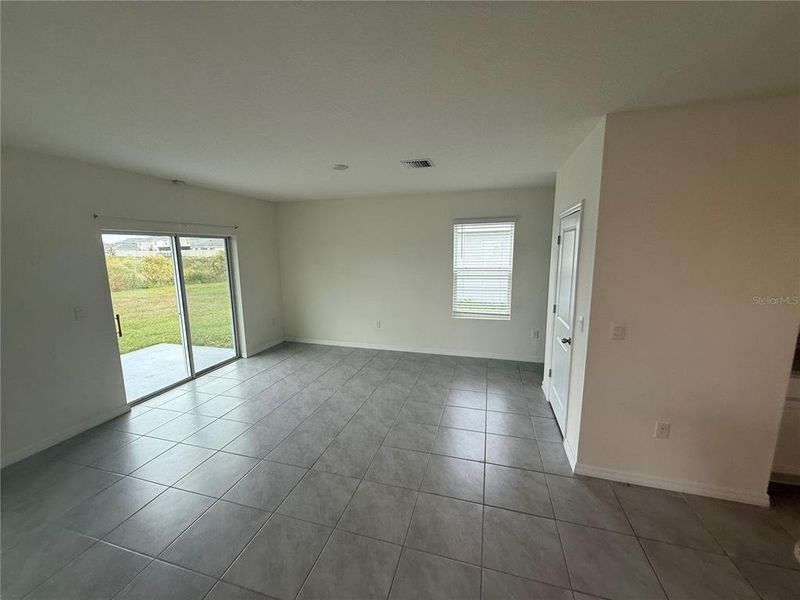 Spacious, unfurnished interior of a new home in Westgate at Avalon Park, Wesley Chapel (Image 7).