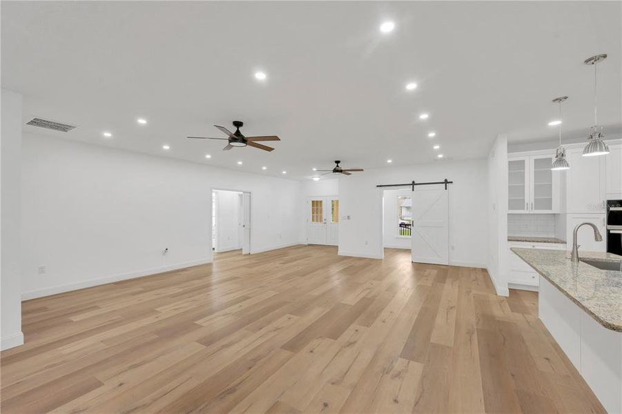 Spacious, unfurnished interior of a new home in , Dade City (Image 50).