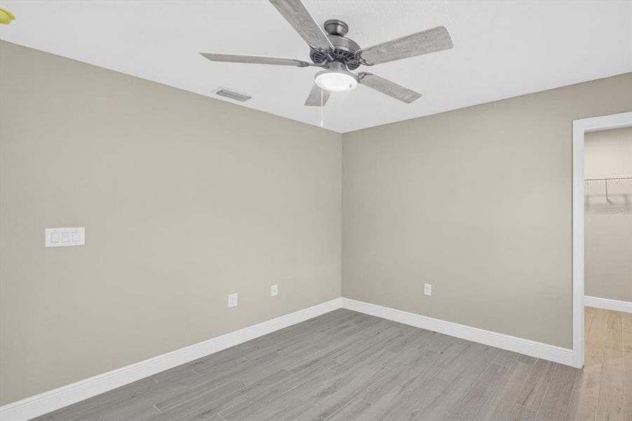 Spacious, unfurnished interior of a new home in , Weeki Wachee (Image 29).