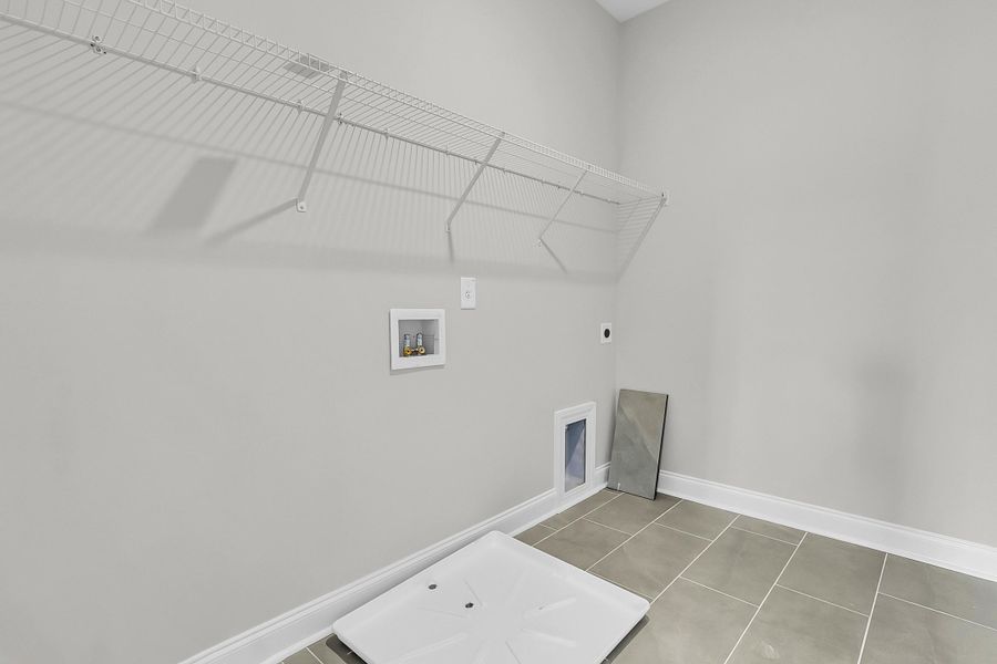 Spacious, unfurnished interior of a new home in Tidewater at Lakes of Cane Bay, Summerville (Image 45).