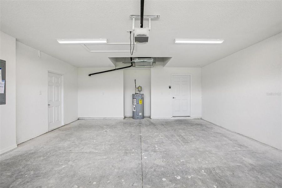 Furnished interior view inside a new home in , Bushnell (Image 13).
